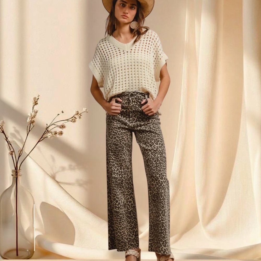 Leopard Print Mid Rise Flare Jeans - Picture 4 of 7